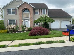 15 Calais Dr, Reading, PA 19605