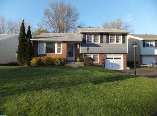 517 Evans Cir, Willow Grove, PA 19090