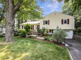 9 Edgewood Rd, Hartsdale, NY 10530