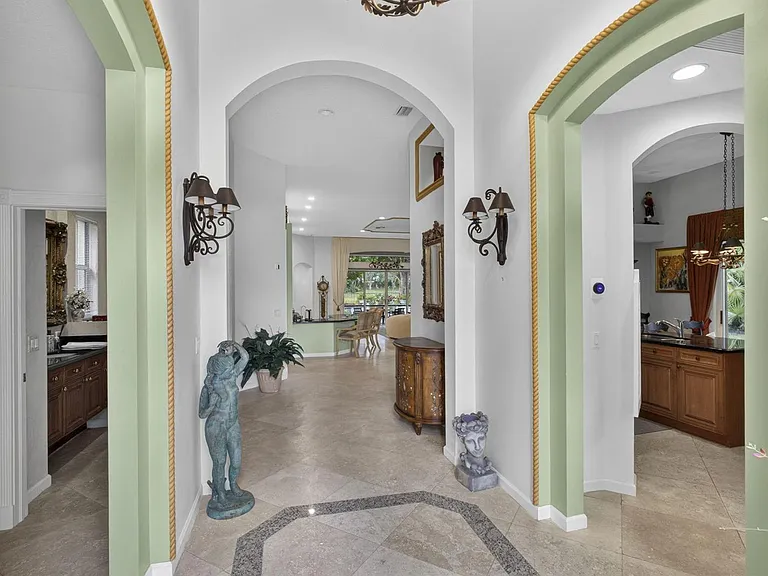 10880 Northgreen Dr — Photo 3