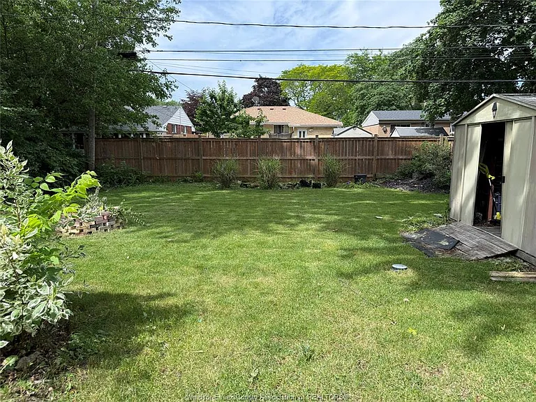 1275 Belleperche Pl — Photo 22