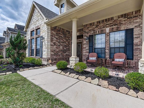 3rd image of 5111 Redstone Dr
