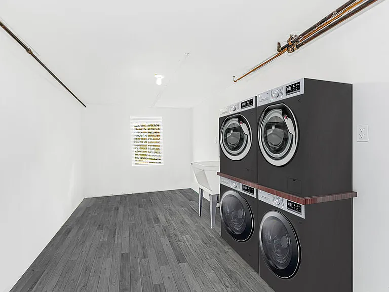 136 Cortlandt St #3 — Photo 6
