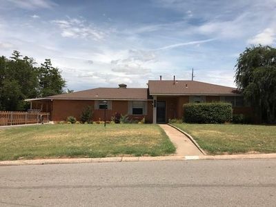 1217 Blackstone Ave, Clinton, OK, 73601