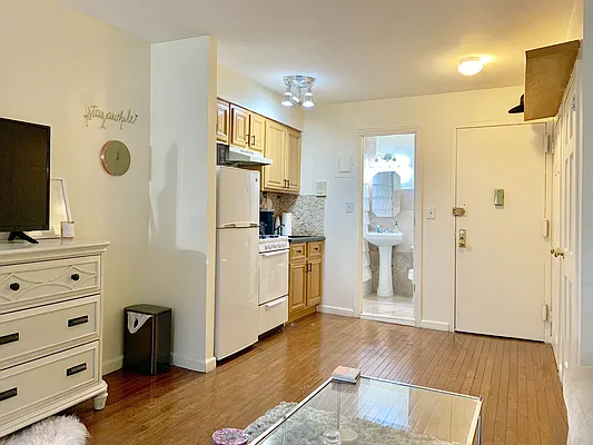 Rented by Compass | media 12