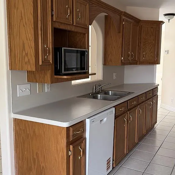 2034 Toluca Dr — Photo 3