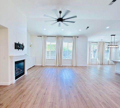 3rd image of 2838 Scott Ave
