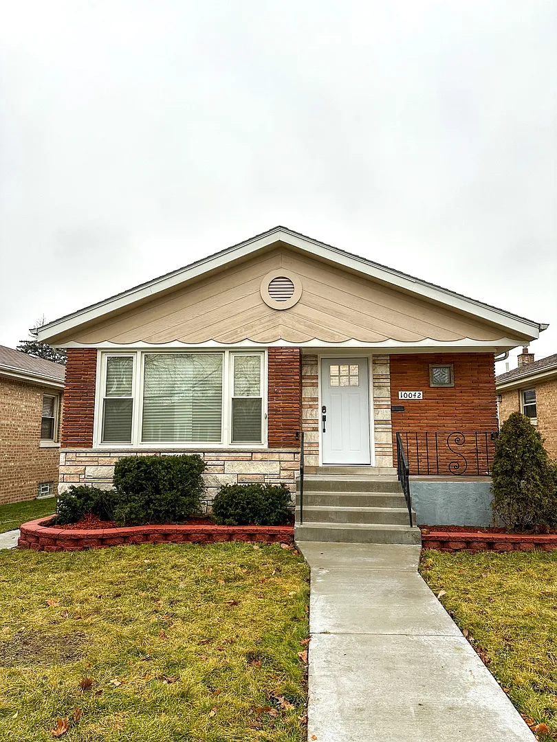 10042 S Fairfield Ave photo 1