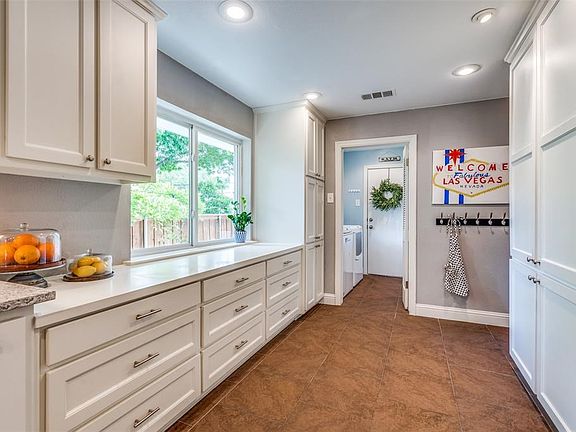 2nd image of 9411 Hunters Creek Dr