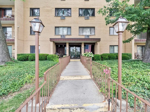 6670 S Brainard Ave APT 303, Countryside, IL 60525