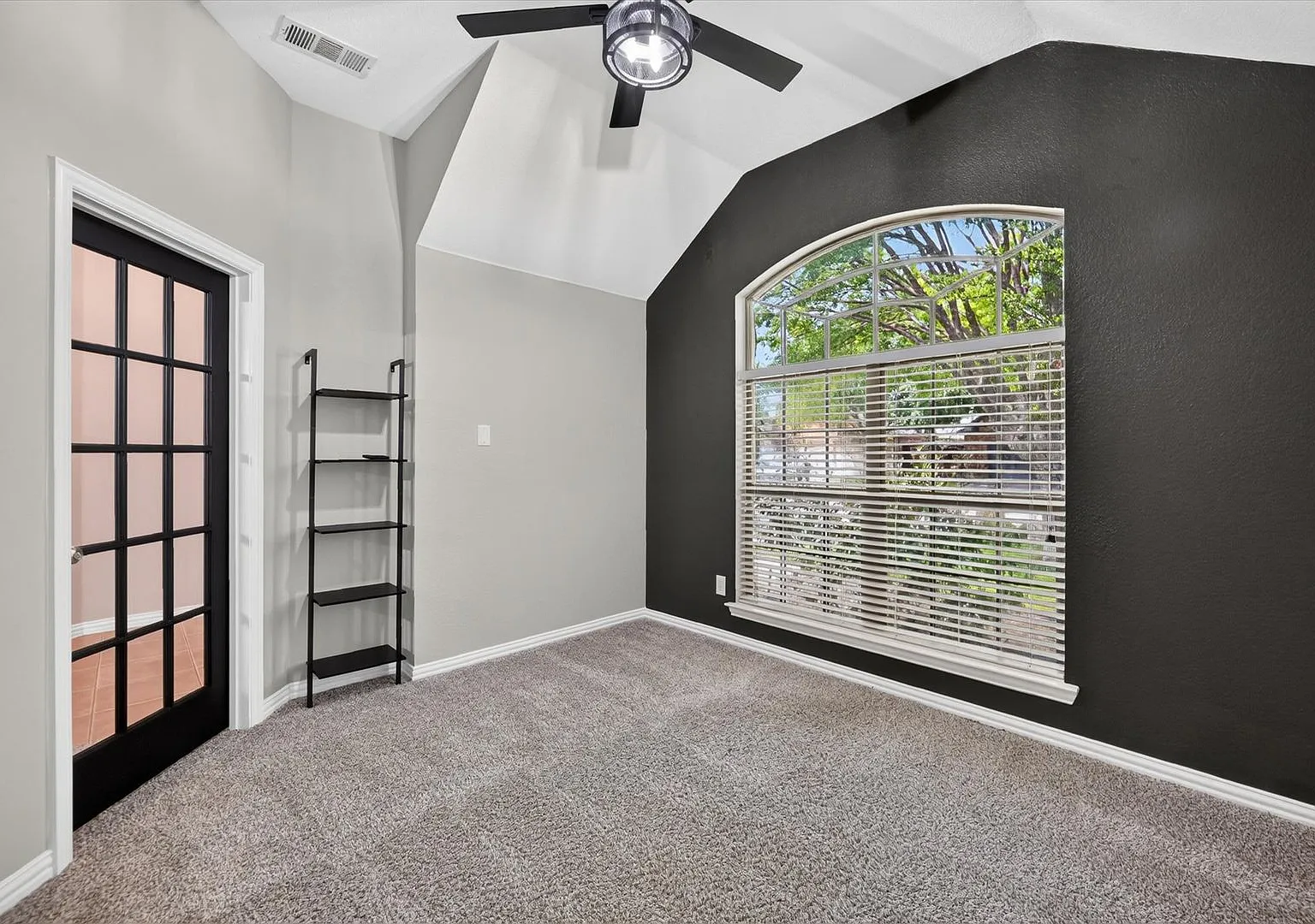 Move In ready 4 bedroom in Frisco ISD! — Photo 3