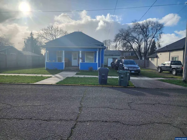 562 S 4th St, Independence, OR 97351