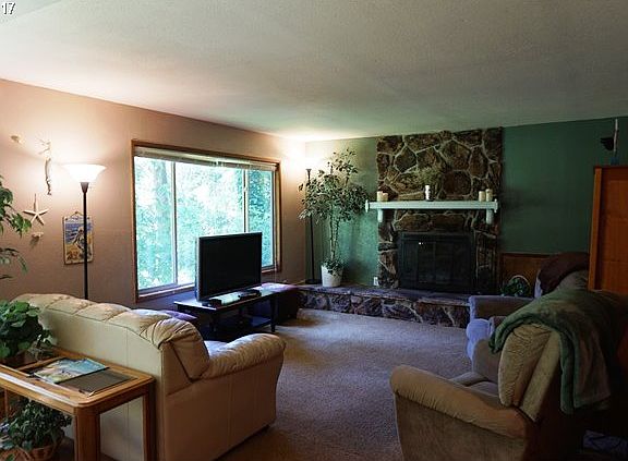 4th image of 2086 NE Arrowhead Way