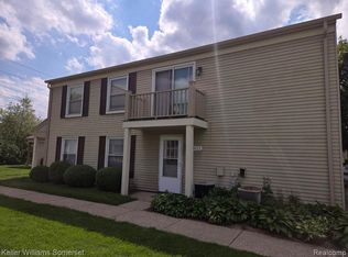 3021 Maplewood Ct, Lake Orion, MI 48360