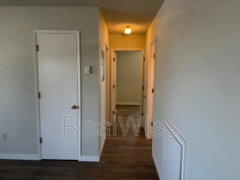 217 NW 7th St — Photo 6
