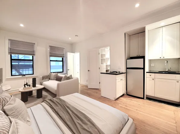 172 5th Avenue image 1 of 9