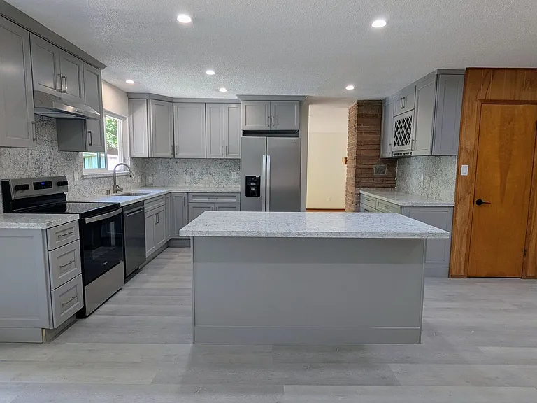 1702 Walnut St — Photo 2