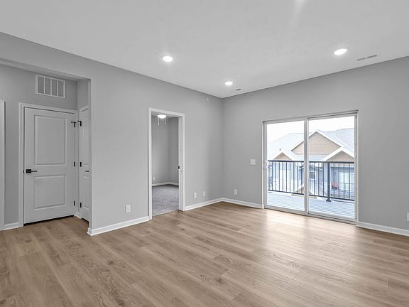 4th image of 18689 Oakmont Dr #18659-209