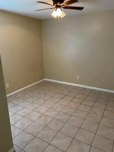 2 bed, 1.5 bath, 850 sqft, $860 — Photo 3