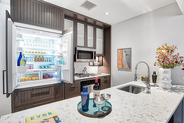 Rented by Extell Marketing Group LLC | media 37