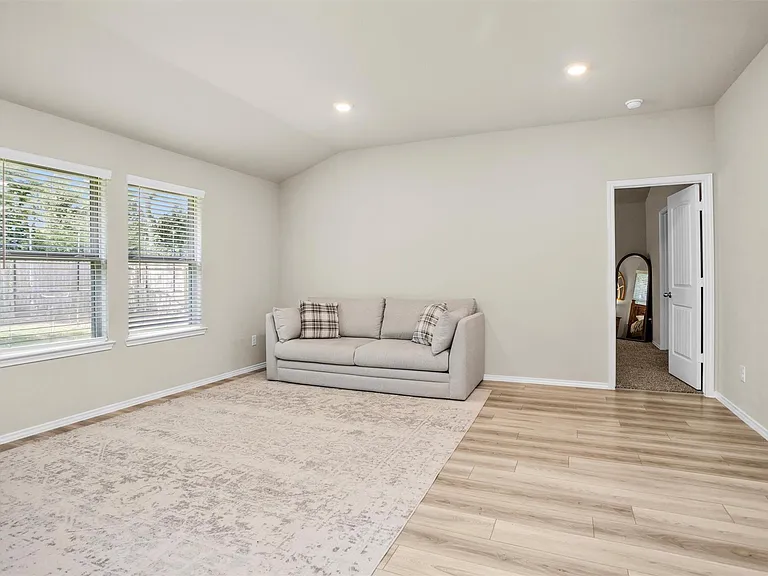 312 Pecos Dr — Photo 20