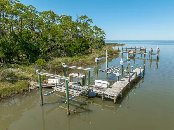 1235 Avocet Ln, Eastpoint, FL 32328