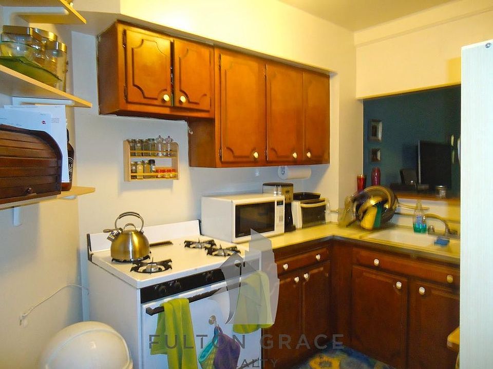 2nd image of 2907 N Mildred Ave #02