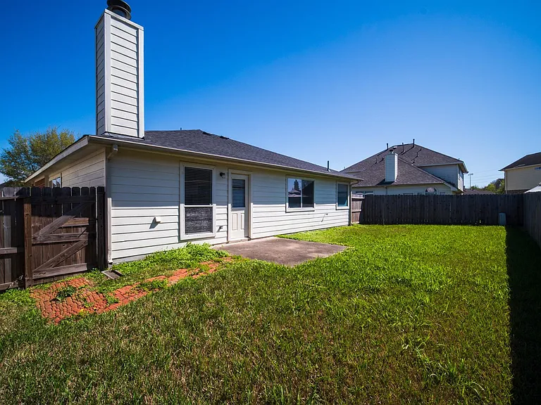 3610 Liberty Square Trl — Photo 17