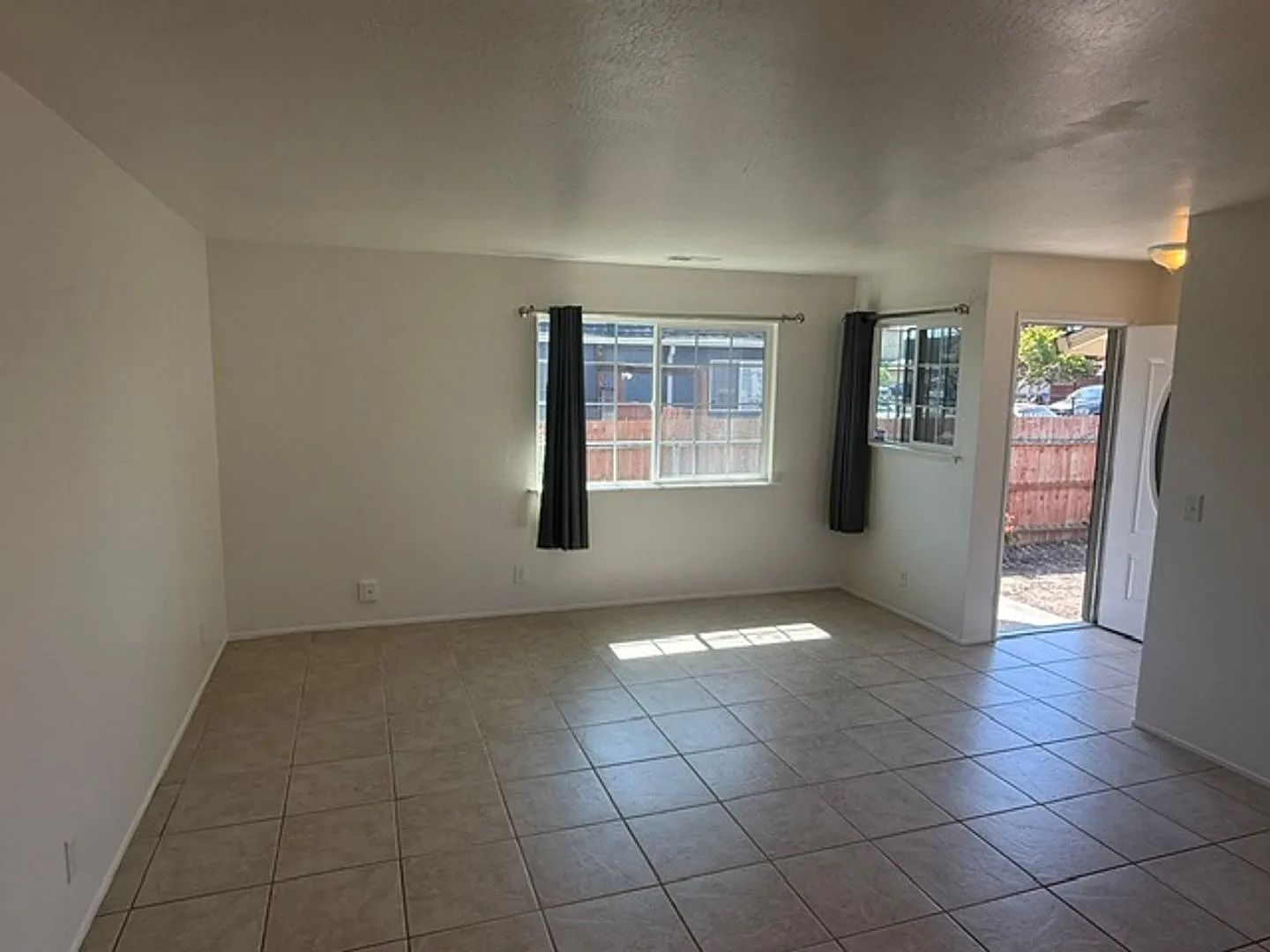 Spacious 3 Bedroom San Pablo Home Available Now!! — Photo 3