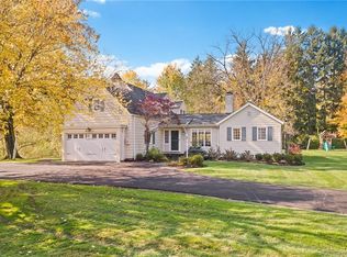 185 Mill Hollow Dr, Moreland Hills, OH 44022