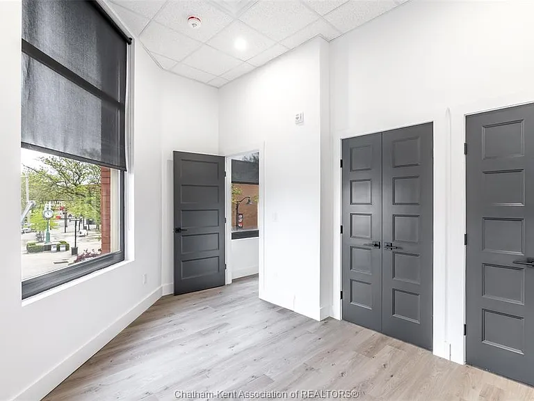 138 King St W #203 — Photo 9