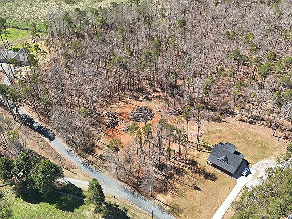 3rd image of 24 Brock Rd