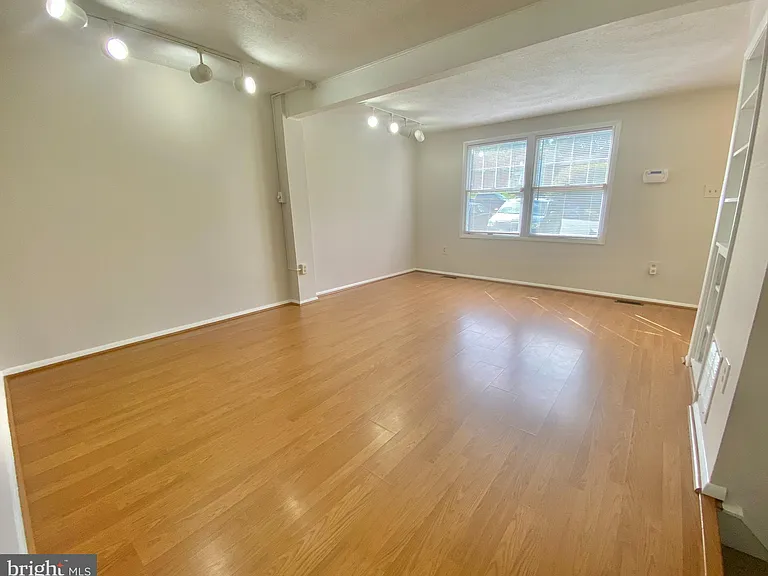 6212 Hillside Rd — Photo 5