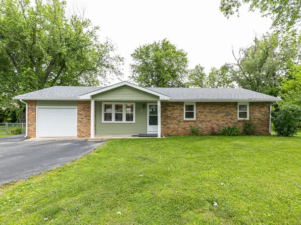 1904 S Village Lane, Bolivar, MO 65613