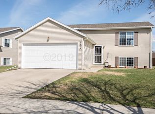 3518 39th St S, Moorhead, MN 56560