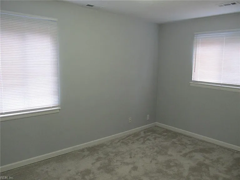 954 Dovercourt Rd — Photo 27