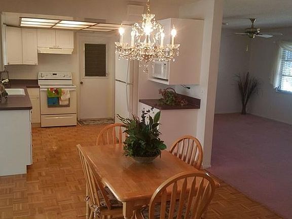4th image of 477 E Lake Dr