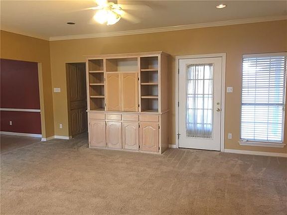 3rd image of 1316 Poplar Dr