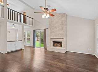 24 E Wandering Oak Dr, Spring, TX 77381