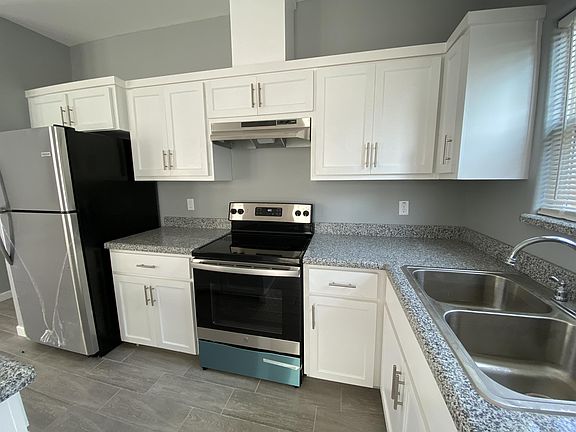 3rd image of 3420 Sahara Dr #1