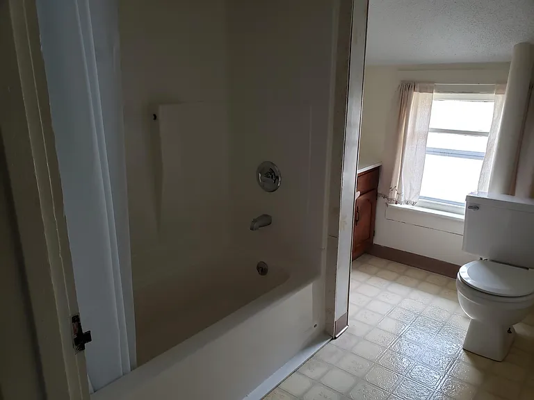 507 W Buttles St — Photo 16