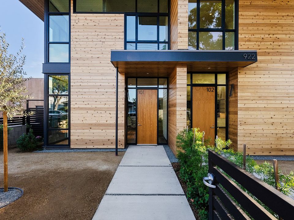 1st image of 922 W Clark Ave #202
