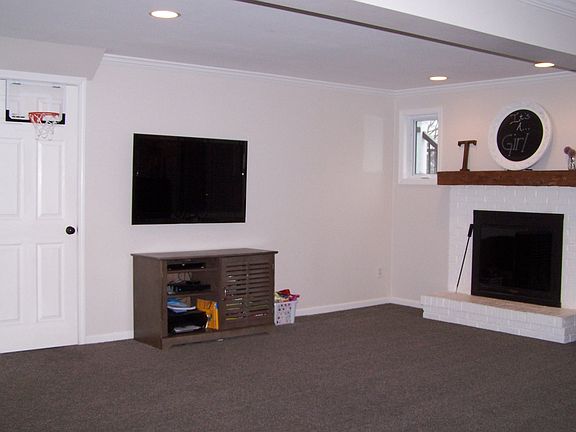 4th image of 108 Village Hill Dr
