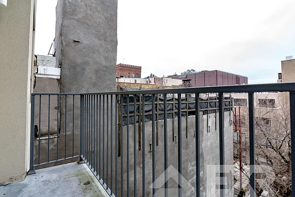 Rented by EXR | media 45