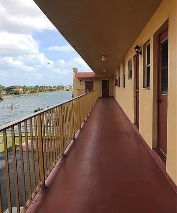 5th image of 447 NE 195th St APT 419