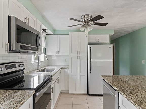 4th image of 71 Sheppard Dr