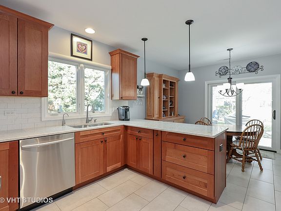 2nd image of 815 Maywood Ct