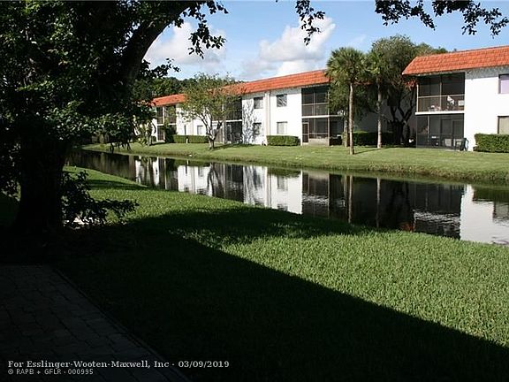 4th image of 445 Lakeview Dr APT 4