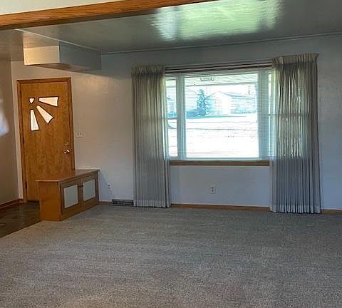 2nd image of 2492 Flintridge Dr