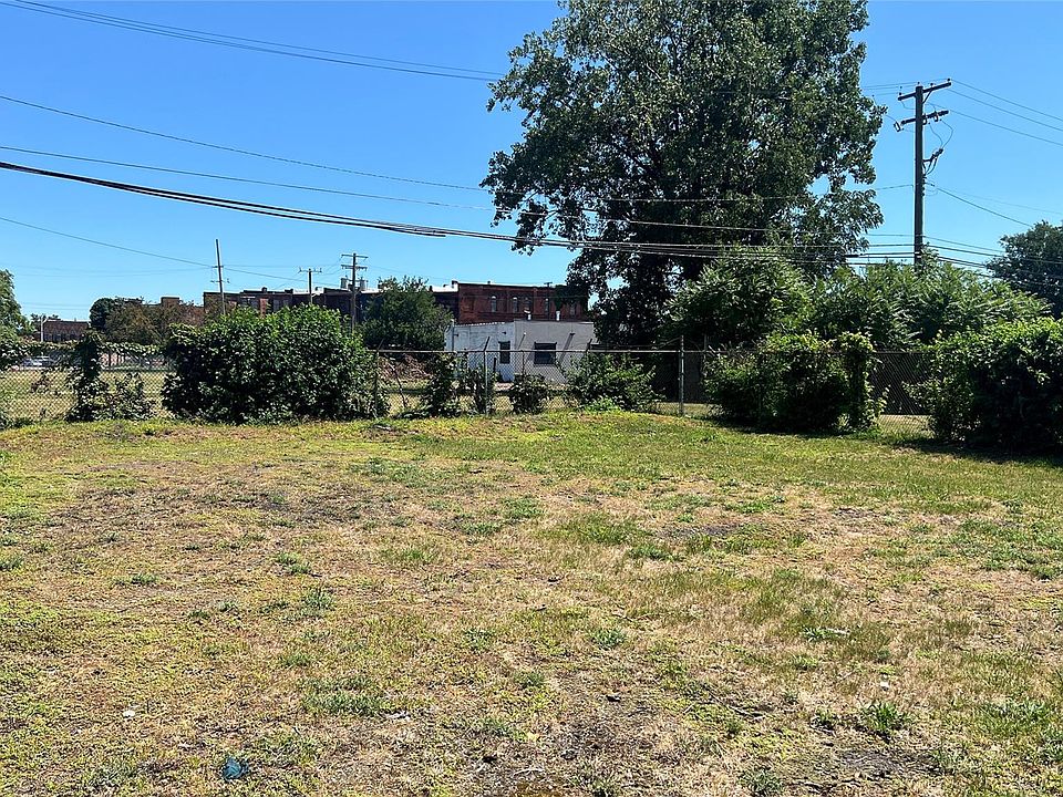 2nd image of 2828 Saint Aubin St